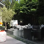 Au Clair Obscur 4*