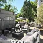 Au Clair Obscur 4*