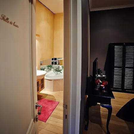 Au Clair Obscur 4*