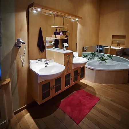 Nocleg ze śniadaniem Au Clair Obscur 4*