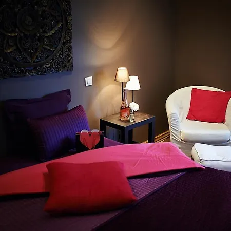 Nocleg ze śniadaniem Au Clair Obscur 4*