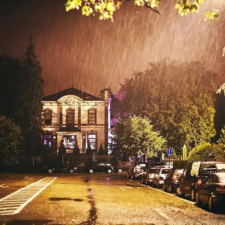 Au Clair Obscur Nocleg ze śniadaniem 4*